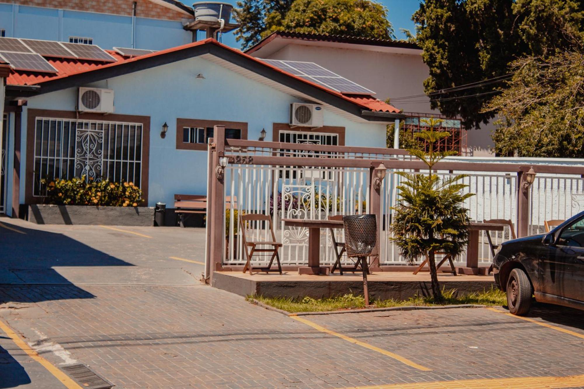 Hotel E Pousada Caroline Foz do Iguacu Exterior photo