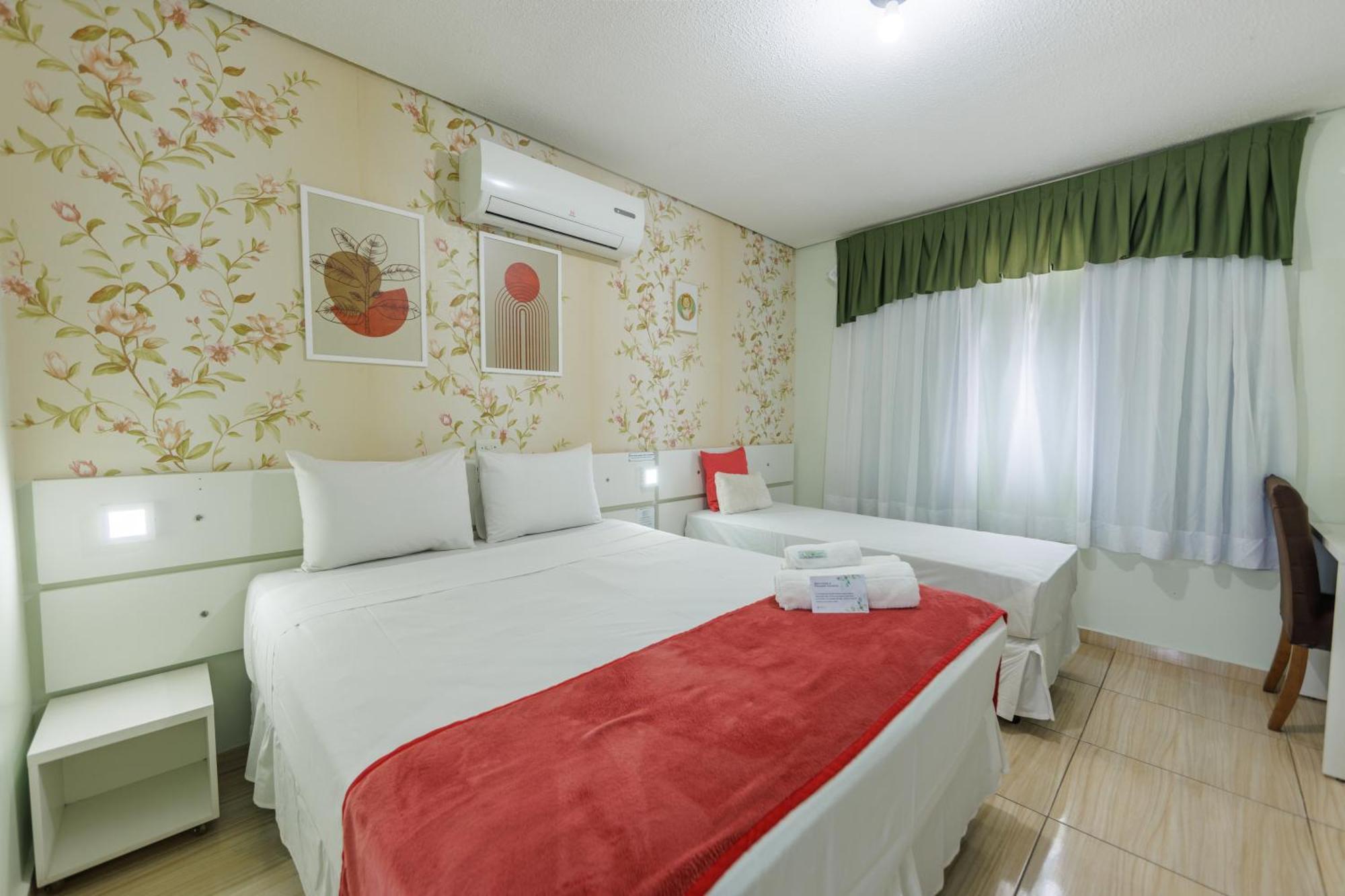 Hotel E Pousada Caroline Foz do Iguacu Exterior photo